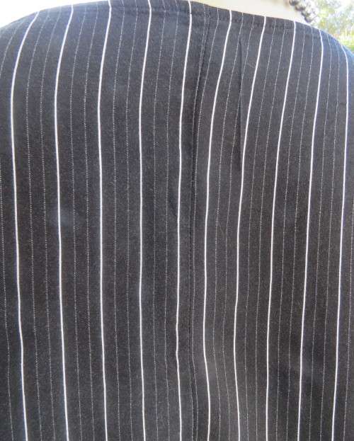 Adorable black/white vertical striped viscose top.V neck.Frilled sleeves.Size 32/8 by EDITION.As new