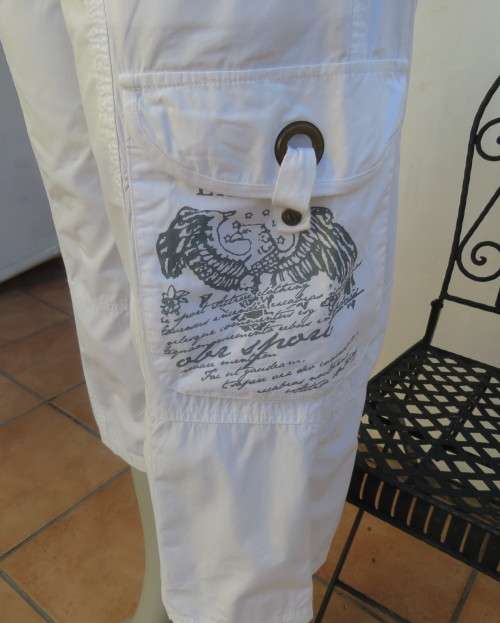 Snow white cropped fashion pants by OBR Jeanswear size 34/10.Pockets galore.Low rise.As new