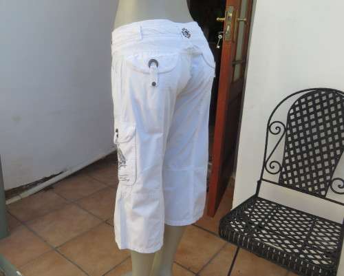 Snow white cropped fashion pants by OBR Jeanswear size 34/10.Pockets galore.Low rise.As new