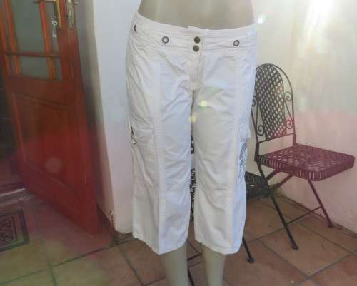 Snow white cropped fashion pants by OBR Jeanswear size 34/10.Pockets galore.Low rise.As new