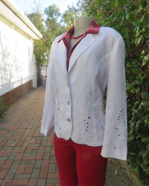Dream long sleeve white 100% linen jacket richly embroidered by QUEENSPARK size 40/16.New condition.