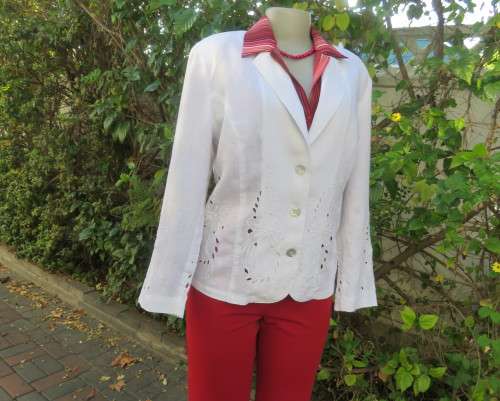 Dream long sleeve white 100% linen jacket richly embroidered by QUEENSPARK size 40/16.New condition.
