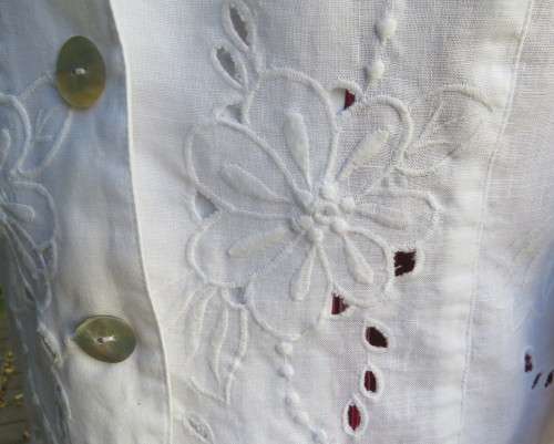 Dream long sleeve white 100% linen jacket richly embroidered by QUEENSPARK size 40/16.New condition.