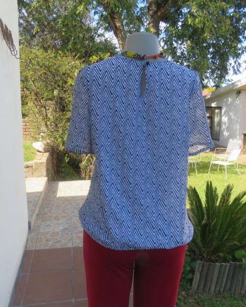 Dainty sheer polyester white with navy zig zag pattern blouson fully lined top size 32/8 by MILADY`S