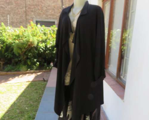 Stunning long black waterfall style loose hanging jacket.Spotless.As new.Bracelet sleeves.Size 42/18