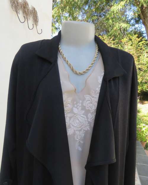 Stunning long black waterfall style loose hanging jacket.Spotless.As new.Bracelet sleeves.Size 42/18