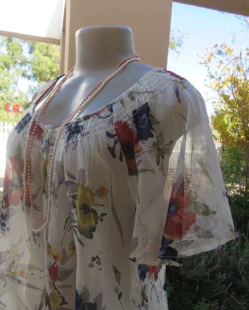 Dashing white floral peasant style top with wide elasticated neck.Bell sleeves.Size 38/14.As new