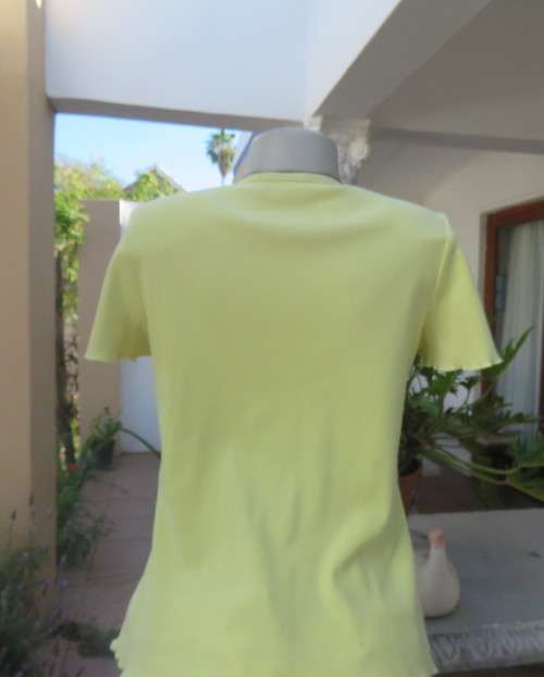Lemon colour short sleeve 100% cotton slip over T Shirt with Black/white floral front.Size 34/10.