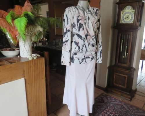 Amazing cross over high neck white/pink/grey floral long sleeve top.Size 42/18 By MILADY`S. As new.