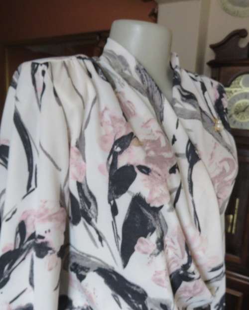 Amazing cross over high neck white/pink/grey floral long sleeve top.Size 42/18 By MILADY`S. As new.