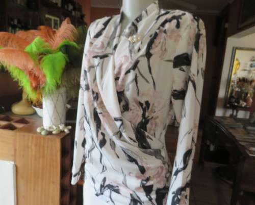 Amazing cross over high neck white/pink/grey floral long sleeve top.Size 42/18 By MILADY`S. As new.