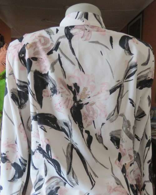 Amazing cross over high neck white/pink/grey floral long sleeve top.Size 42/18 By MILADY`S. As new.