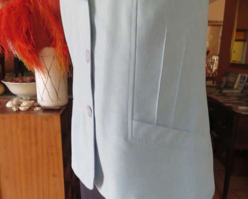 Cornflower blue sleeveless top/jacket from the 80`s by TOPICS size 40/16.Dummy pockets.3 Buttons