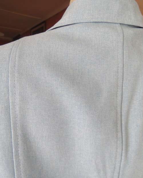 Cornflower blue sleeveless top/jacket from the 80`s by TOPICS size 40/16.Dummy pockets.3 Buttons