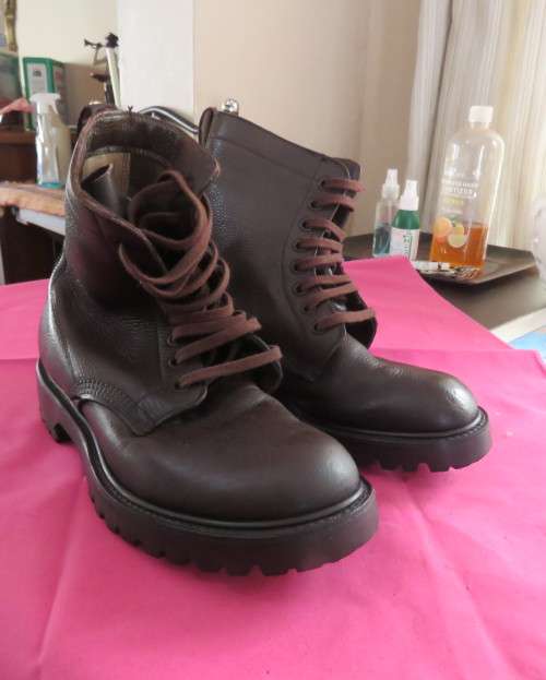 Pair of as new brown genuine leather SADF boots by BAGSHAW 1982 size 5.Army size 235.