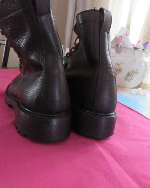 Pair of as new brown genuine leather SADF boots by BAGSHAW 1982 size 5.Army size 235.