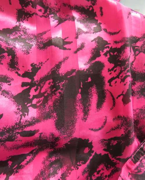 Vintage short sleeve magenta/black patterned dropped waist dress.Size 42/18.Poly/nylon.As new