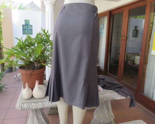 Light weight 2 pc smoke grey skirt suite.Long sleeve 1 button jacket/bandless skirt size 38.As new.