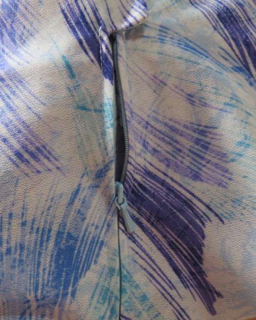 Cool vintage princess style dress size 42/18 in medley of blues.Banded tie collar.Short sleeves.
