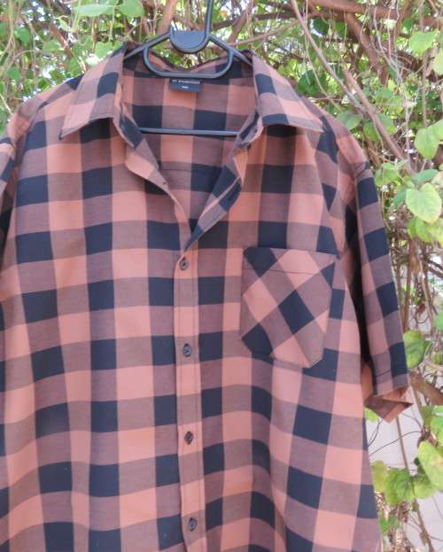 Modern men`s casual brown/black check shirt. One pocket.Size XXL 135cm chest New condition