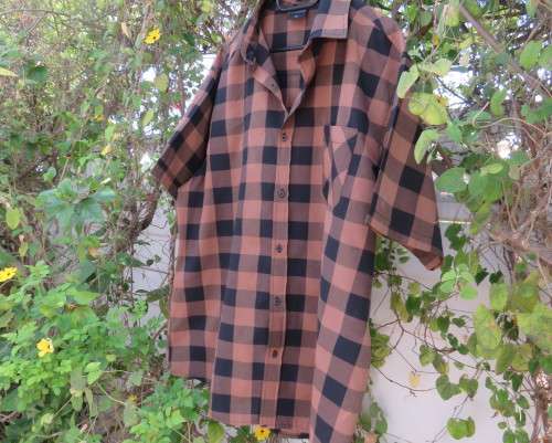 Modern men`s casual brown/black check shirt. One pocket.Size XXL 135cm chest New condition