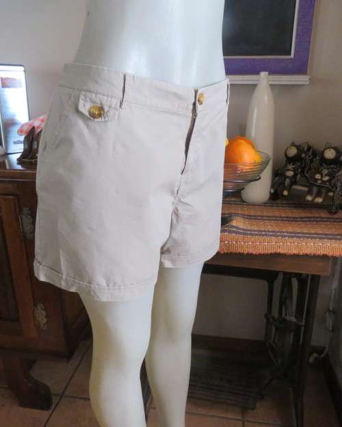 Fawn colour 100% cotton shorts size 40/16 by OR. Pockets sides, dummies back. New condition.