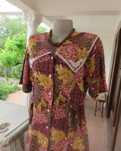 Vintage autumn colour patterned button down calf length viscose patterned dress.Size 36 by COVENTRY.