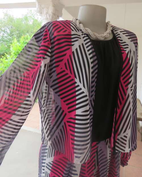 Stunning 2 pc 80`s sleeveless dress open jacket in poly/nylon Bottom lined. Size 40 by SWING SET