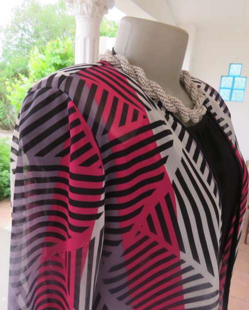 Stunning 2 pc 80`s sleeveless dress open jacket in poly/nylon Bottom lined. Size 40 by SWING SET
