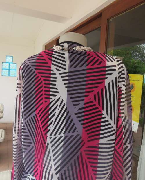 Stunning 2 pc 80`s sleeveless dress open jacket in poly/nylon Bottom lined. Size 40 by SWING SET