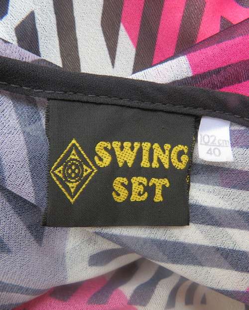 Stunning 2 pc 80`s sleeveless dress open jacket in poly/nylon Bottom lined. Size 40 by SWING SET
