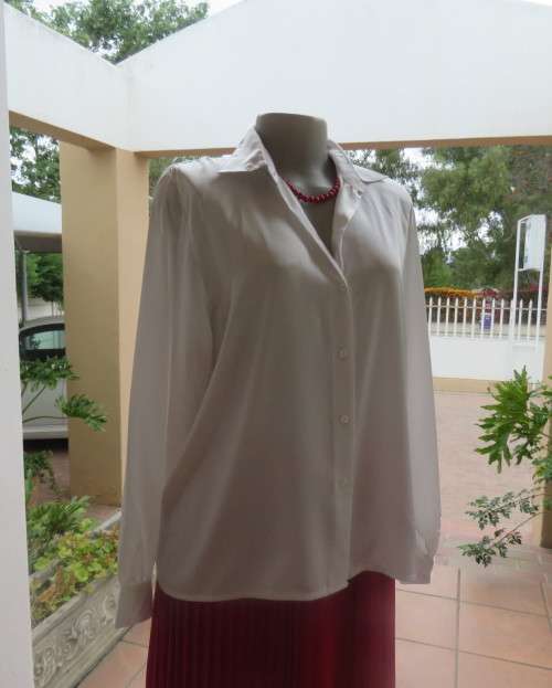 Amazing PAUL VIVALDI soft,silky,shiny long sleeve blouse size 38/14. Shirt collar. New condition.