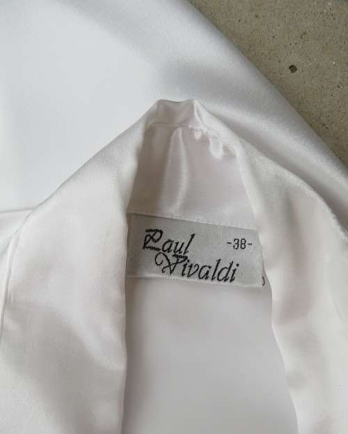 Amazing PAUL VIVALDI soft,silky,shiny long sleeve blouse size 38/14. Shirt collar. New condition.