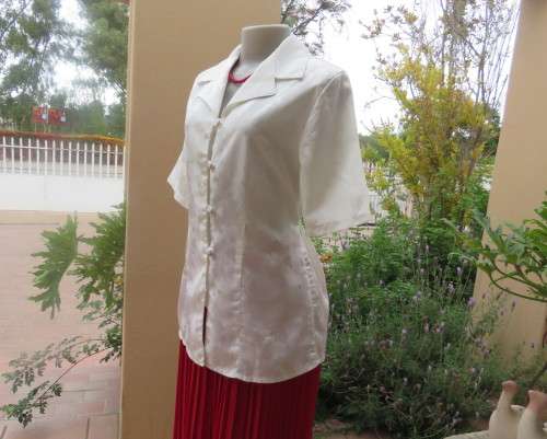 Shiny light cream tailored polyester satin short sleeve top with embossed patterns.Size 38/14.As new