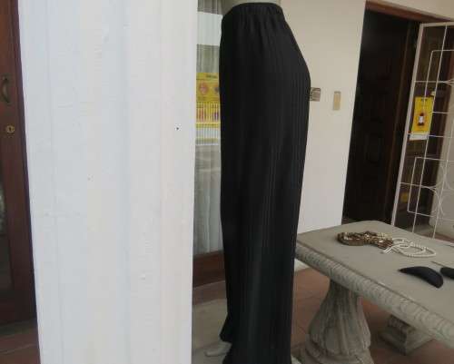 Amazing black pleated(creased) wide leg pants with elasticated waist.By KELSO size 36/12.New cond.