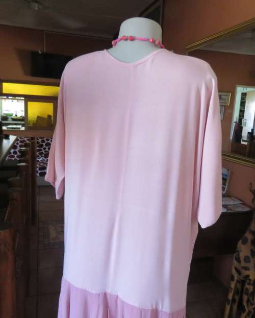 Comfy dropped waist 100% viscose slip over dress in shades of pink.Kimono sleeves.Size 40.Good cond.