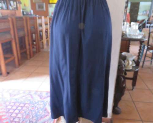 Smart,comfy creased viscose navy skirt size 44/20 by WOOLWORTHS.Flat front with pleats.Buttons.