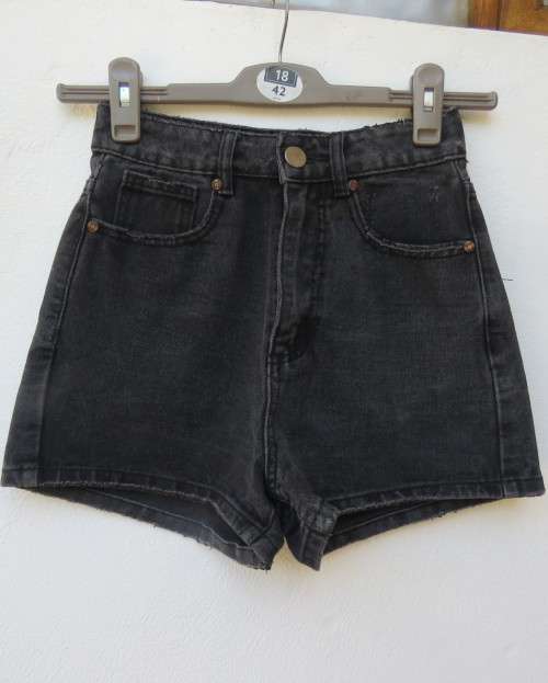 Cute high waist black 100% cotton denim shorts with distressed look. By COTTON ON size 28/4. As new.