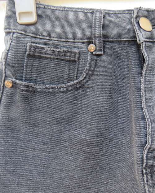 Cute high waist black 100% cotton denim shorts with distressed look. By COTTON ON size 28/4. As new.