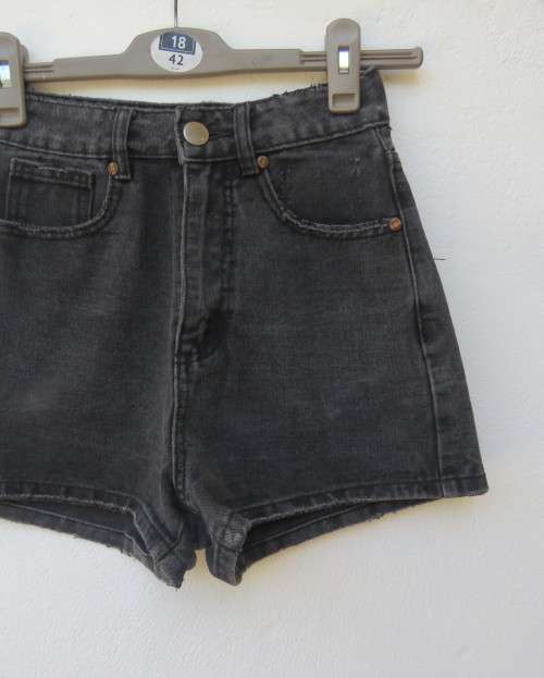 Cute high waist black 100% cotton denim shorts with distressed look. By COTTON ON size 28/4. As new.