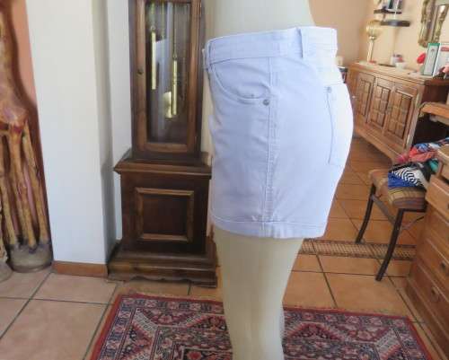 Powder blue firm cotton stretch shorts by EDITION size 36/12.Pockets front and back.Used only twice.