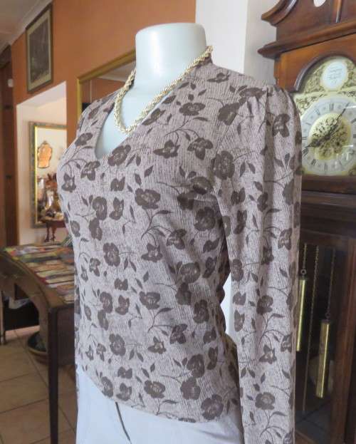 Brown opaque polyester long sleeve brown slip over V neck top by PART TWO from Denmark.Size 34/10