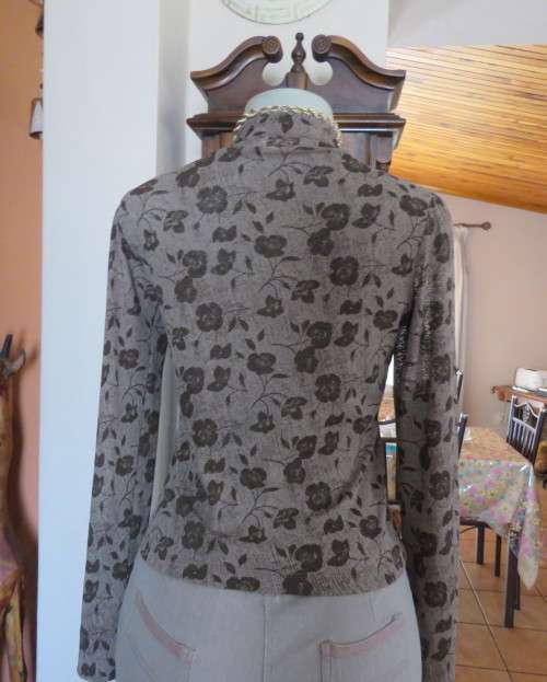 Brown opaque polyester long sleeve brown slip over V neck top by PART TWO from Denmark.Size 34/10