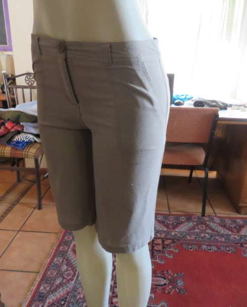 Stone colour linen-cotton blend knee length boardshorts size 32.As new