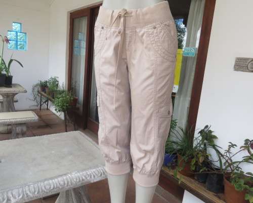 Modern sand colour100% cotton cropped pants.Knitted legcuffs and elasticated waist.Size 36.KELSO.