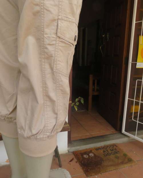 Modern sand colour100% cotton cropped pants.Knitted legcuffs and elasticated waist.Size 36.KELSO.