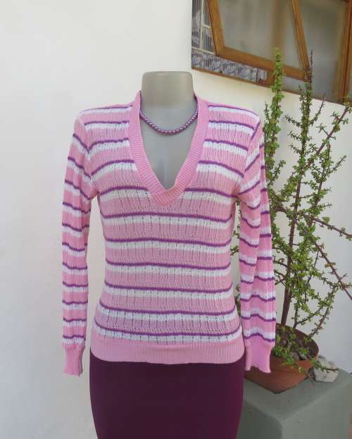Soft acrylic knit V-neck sweater, size 34, pink/white