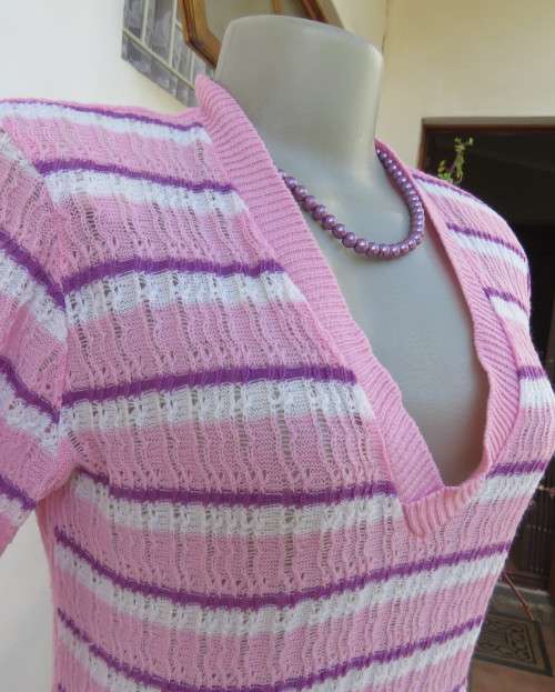 Soft acrylic knit V-neck sweater, size 34, pink/white