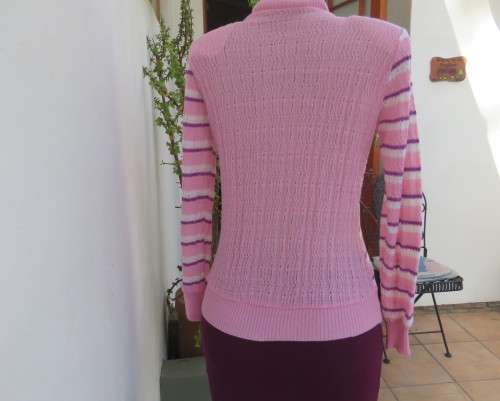Soft acrylic knit V-neck sweater, size 34, pink/white
