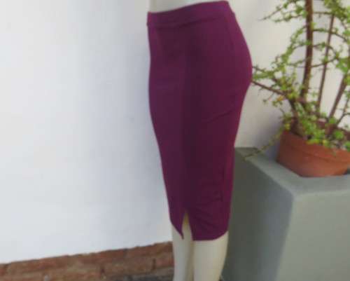 Sexy bodycon violet colour textured stretch polyester skirt.By RT size 34.Left front slit.As new